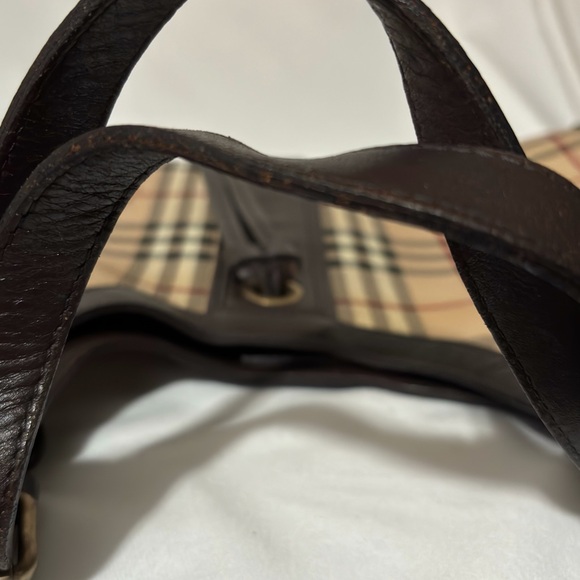 Authentic BURBERRY Shoulder Bag - Picture 7 of 16
